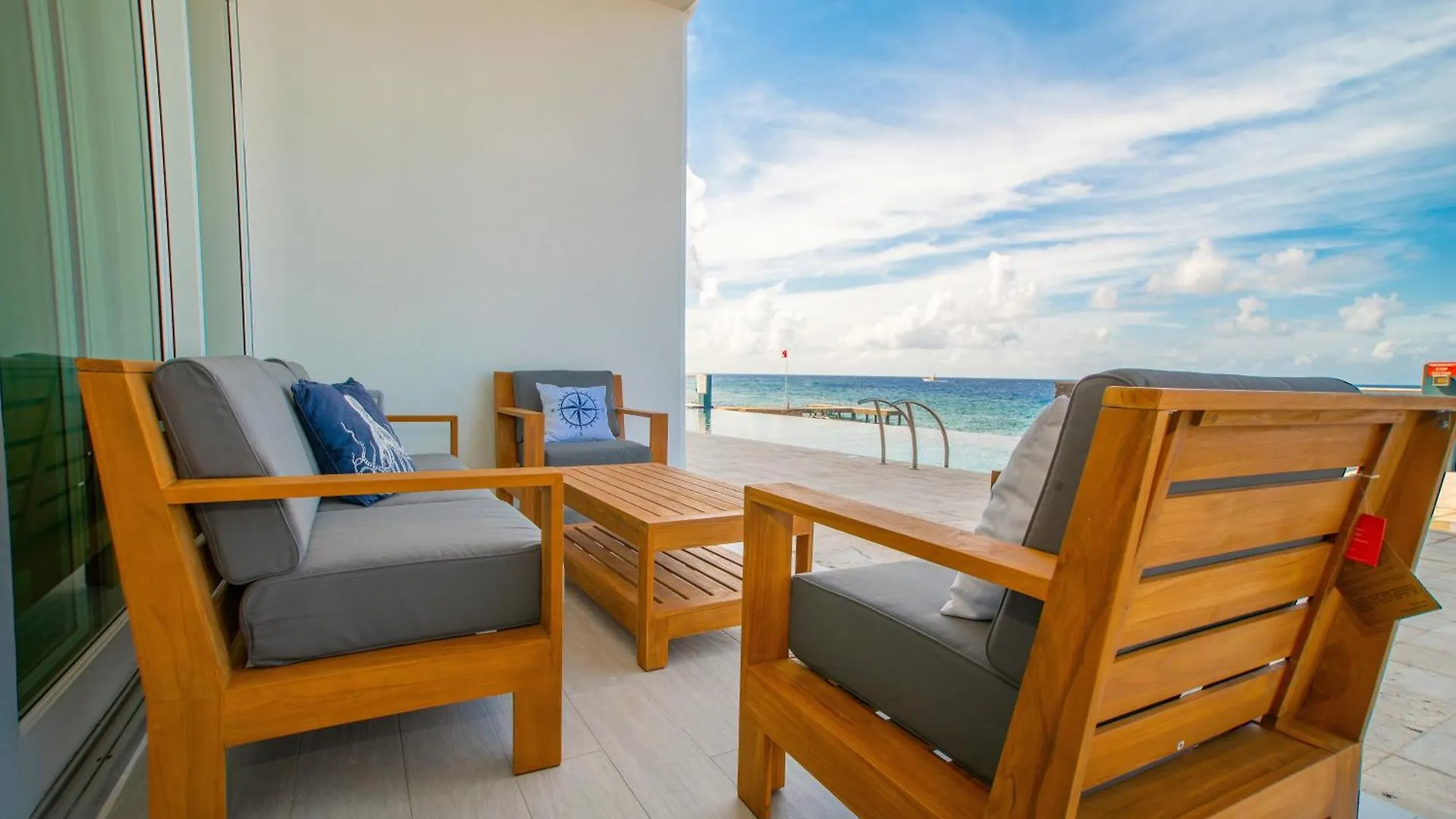 Lighthouse Point Residences West Bay 0*,  Kajmany
